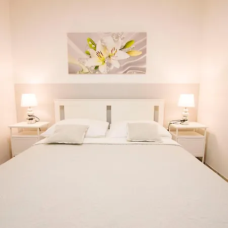 Josip Apartment *