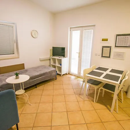 Josip Apartment *